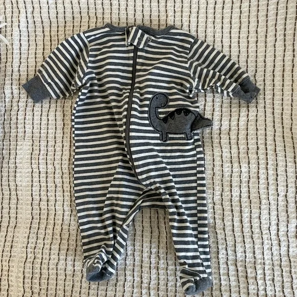 LOT OF 9 BOYS FALL/WINTER LONG SLEEVE ONSIES/PJ'S SIZE NEWBORN - Picture 10 of 12